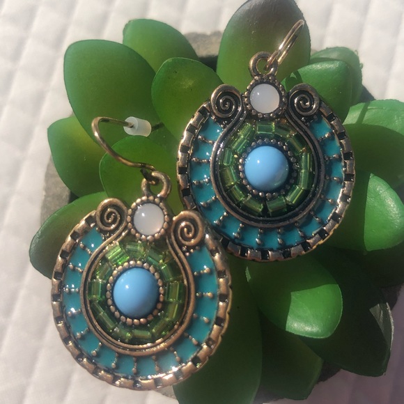 Beautiful vintage feel earrings blue 💙. - Picture 3 of 10